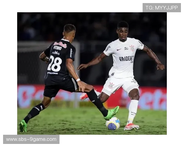 足球球星Meyer成长之路与赛场辉煌瞬间全景解析